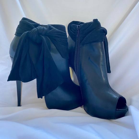 Bakers Shoes - Black leather booties